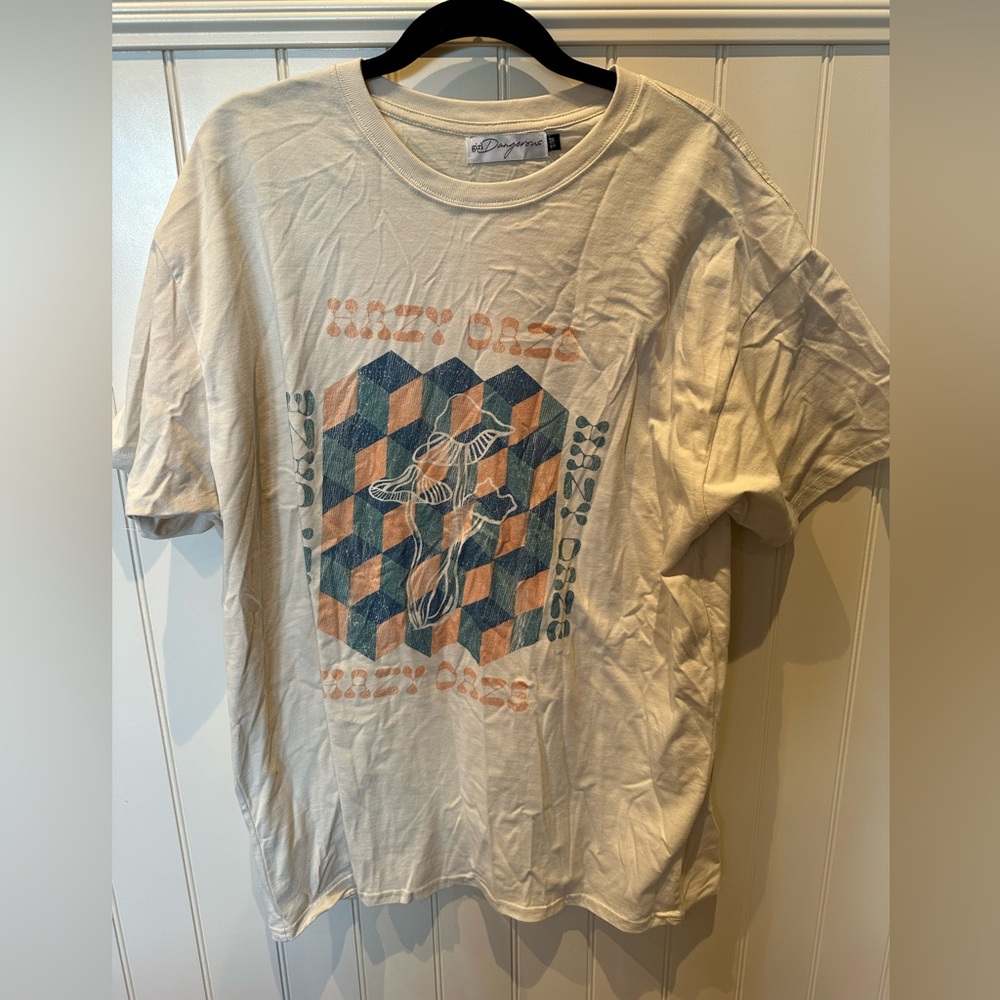 GIRL DANGEROUS Ladies Women’s Size Small/Medium  Cream Tee Shirt HAZY DA…